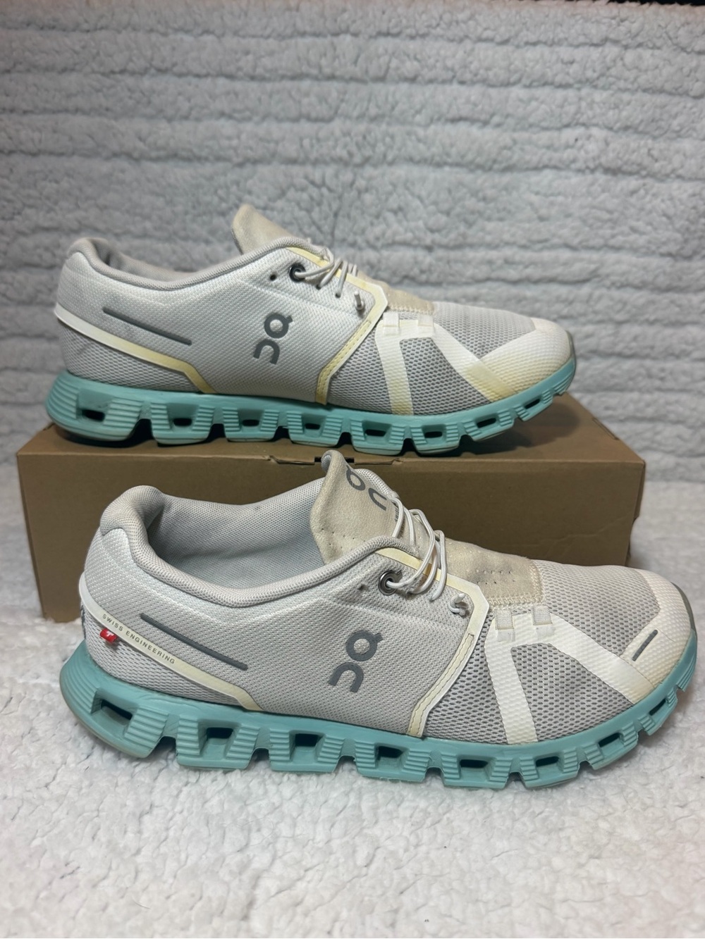 On Running Cloud 5 - Undyed White/Creek - Men’s Size 9.5
